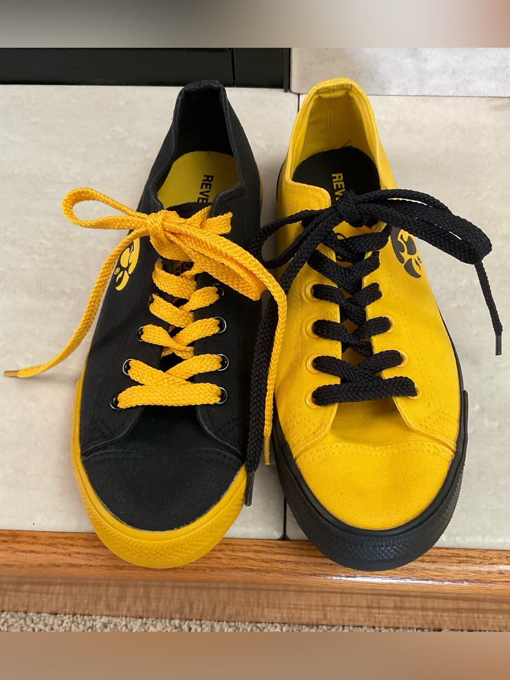 Reversus Iowa Hawkeyes Mismatched Colorway Canvas Lace Up Sneakers Black/Gold